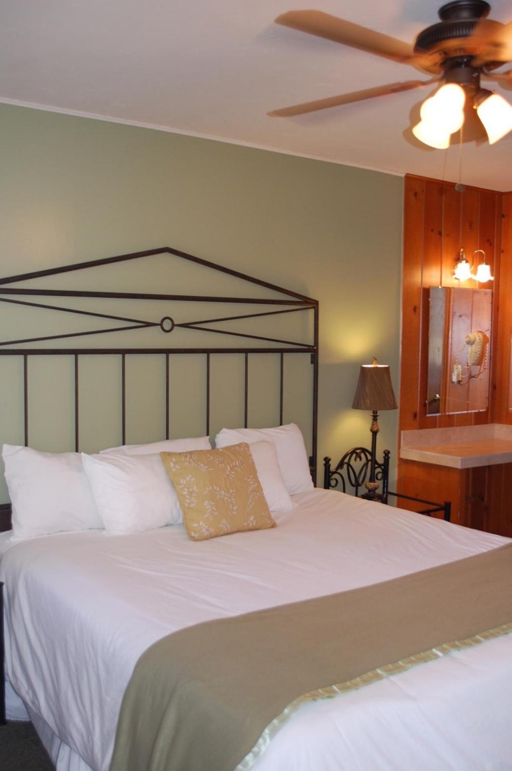 Trees Motel Main image