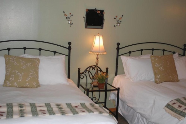 Trees Motel image 27