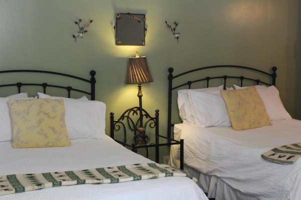 Trees Motel image 41